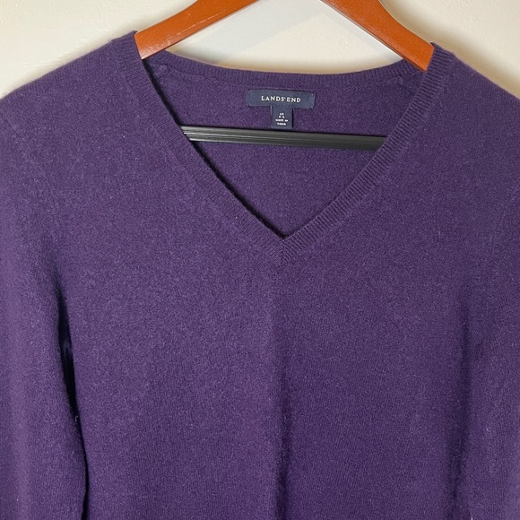 Lands' End 100% Cashmere Purple Classic V-Neck Quiet Luxury Preppy Sweater Sz XS - Picture 2 of 8